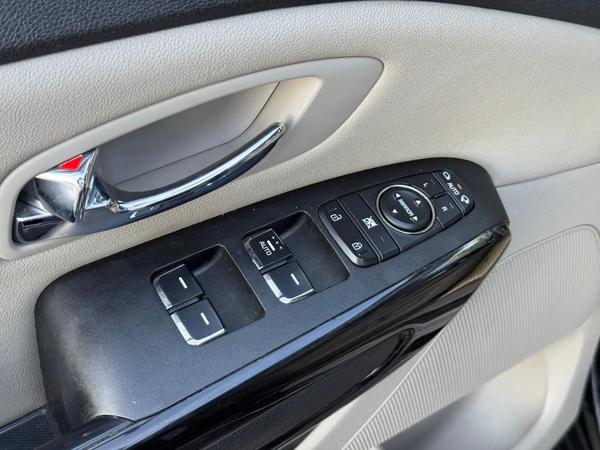 Kia Carnival 2.2 CRDi AT (200 л.с.)