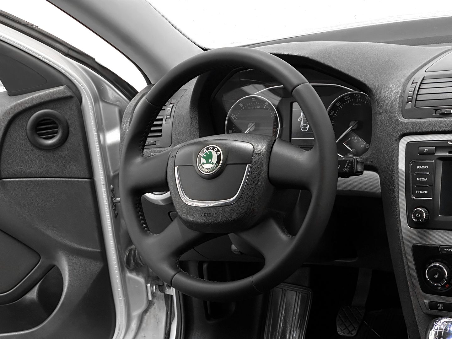 Skoda Octavia, II (A5) Рестайлинг 1.6 MT (102 л.с.)