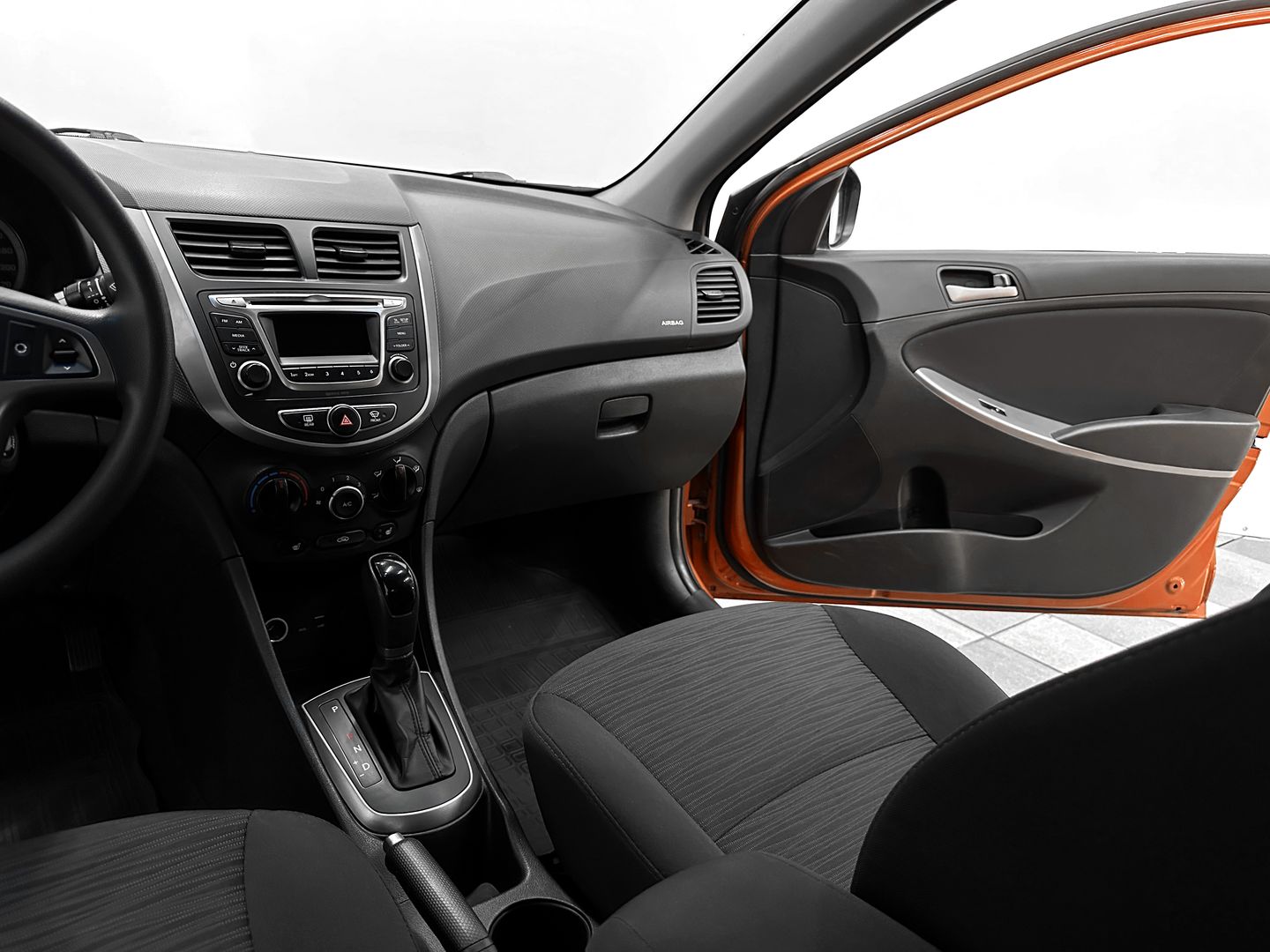 Hyundai Solaris, I 1.4 MT (107 л.с.)