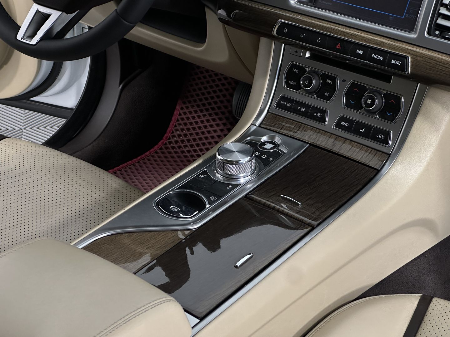 Jaguar XF, I Рестайлинг 3.0 AT (238 л.с.)