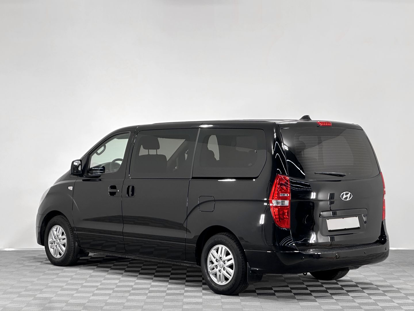 Hyundai H-1, II Рестайлинг 2.5d MT (116 л.с.)