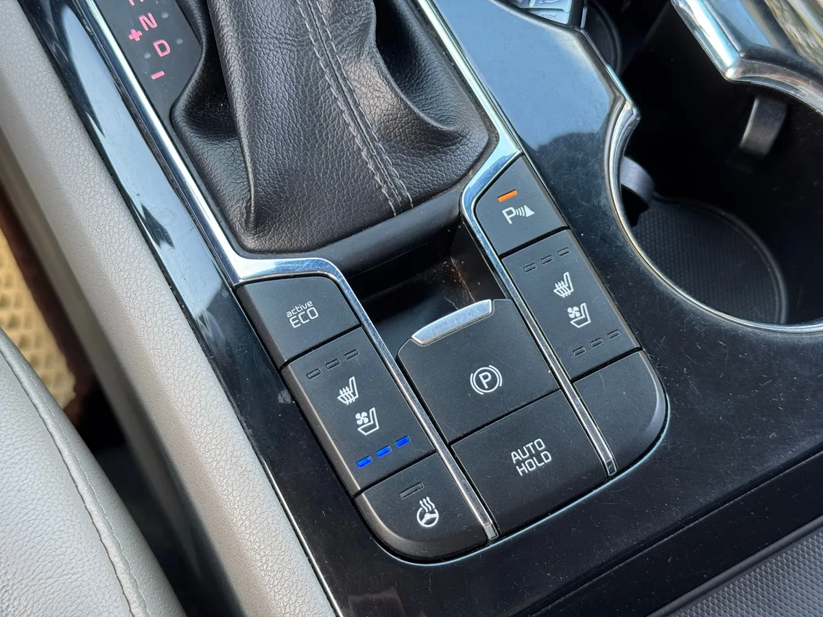 Kia Carnival 2.2 CRDi AT (200 л.с.)