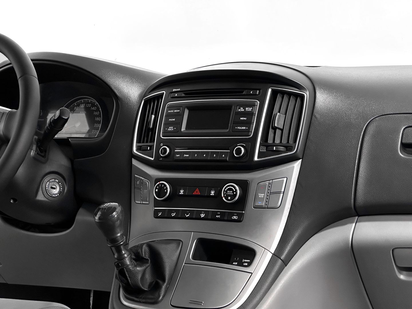 Hyundai H-1, II Рестайлинг 2.5d MT (116 л.с.)
