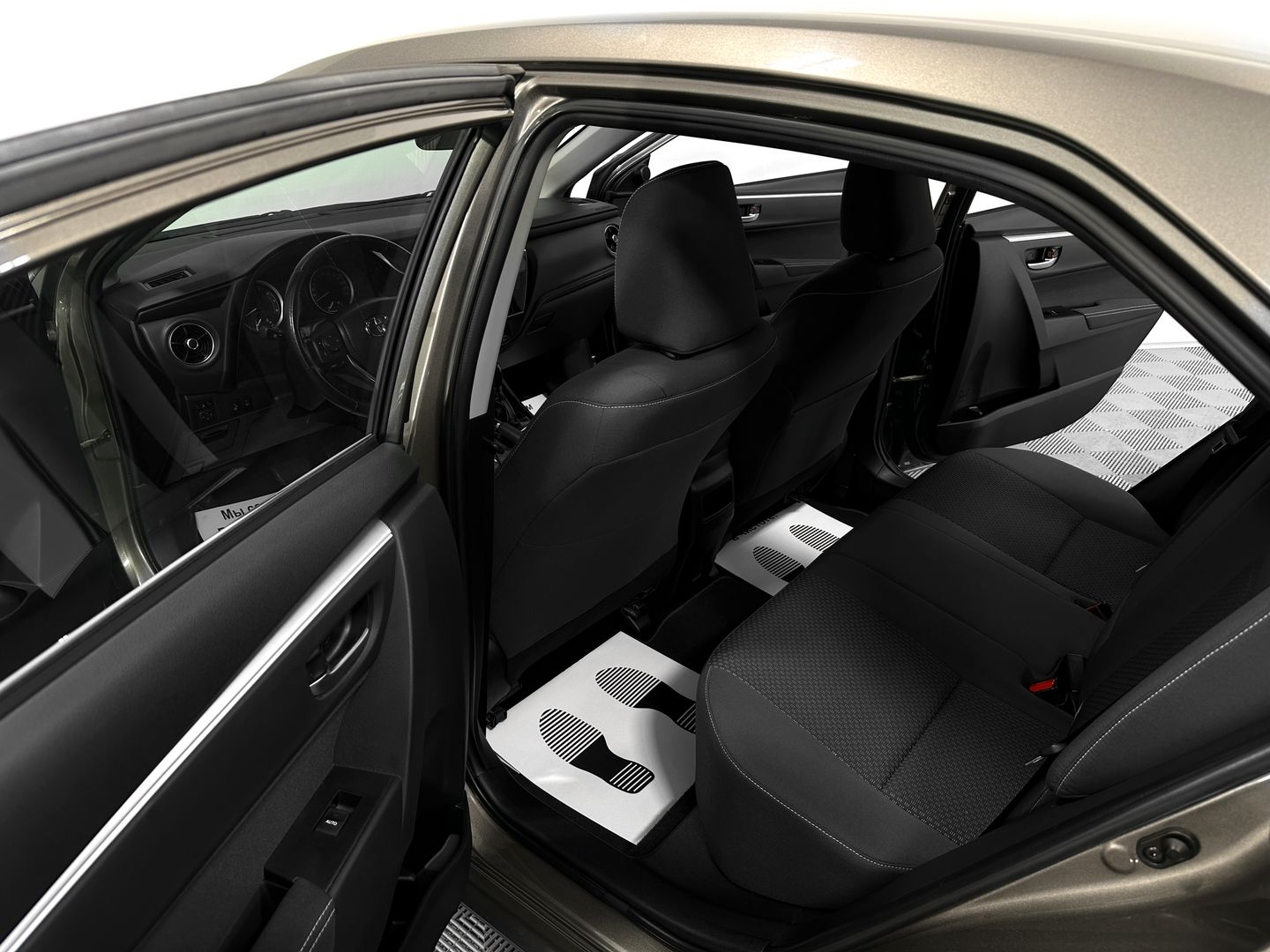 Toyota Corolla, XI (E160, E170, E180) Рестайлинг 1 1.6 CVT (122 л.с.)