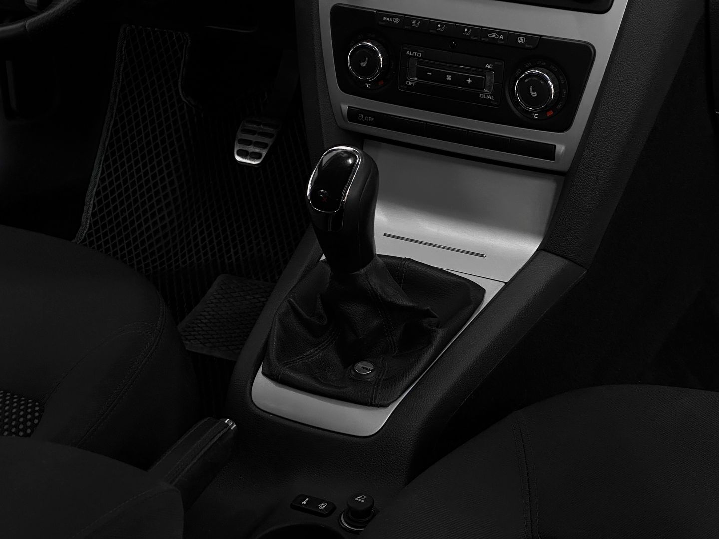 Skoda Octavia, II (A5) Рестайлинг Scout 1.8 MT (152 л.с.) 4WD