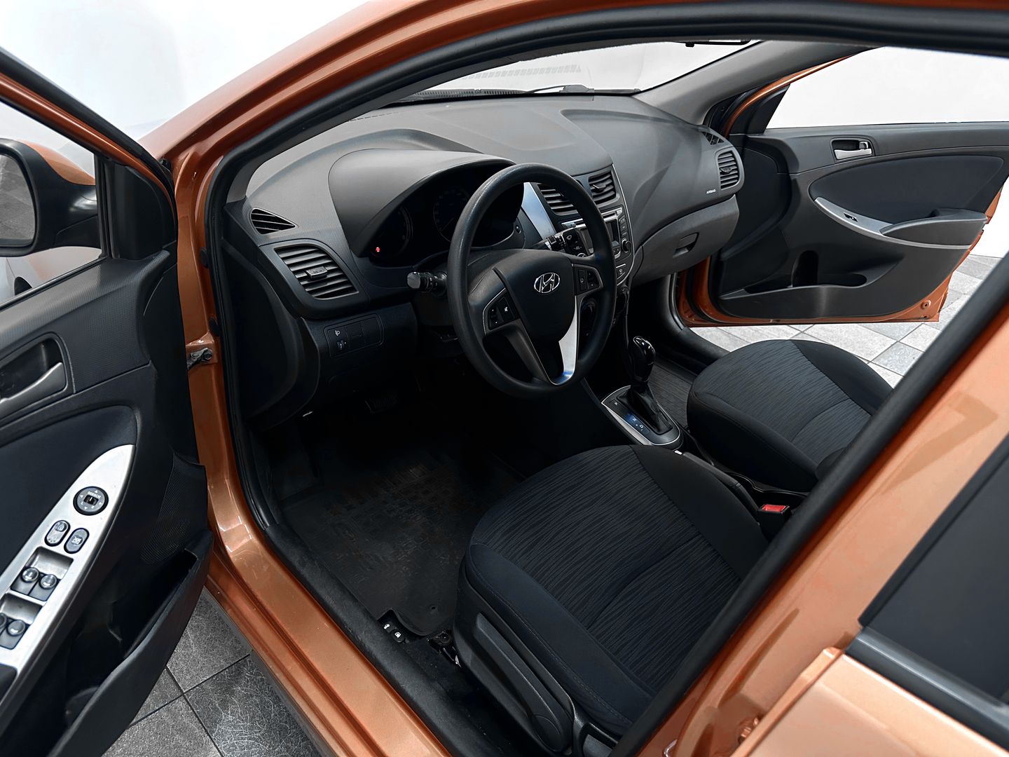 Hyundai Solaris, I Рестайлинг 1.6 AT (123 л.с.)