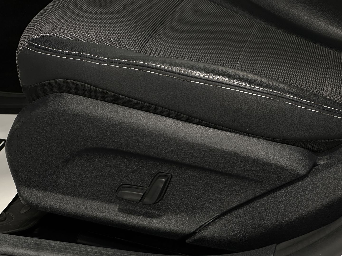 Mercedes-Benz C-Класс, IV (W205) 180 1.6 AT (156 л.с.)