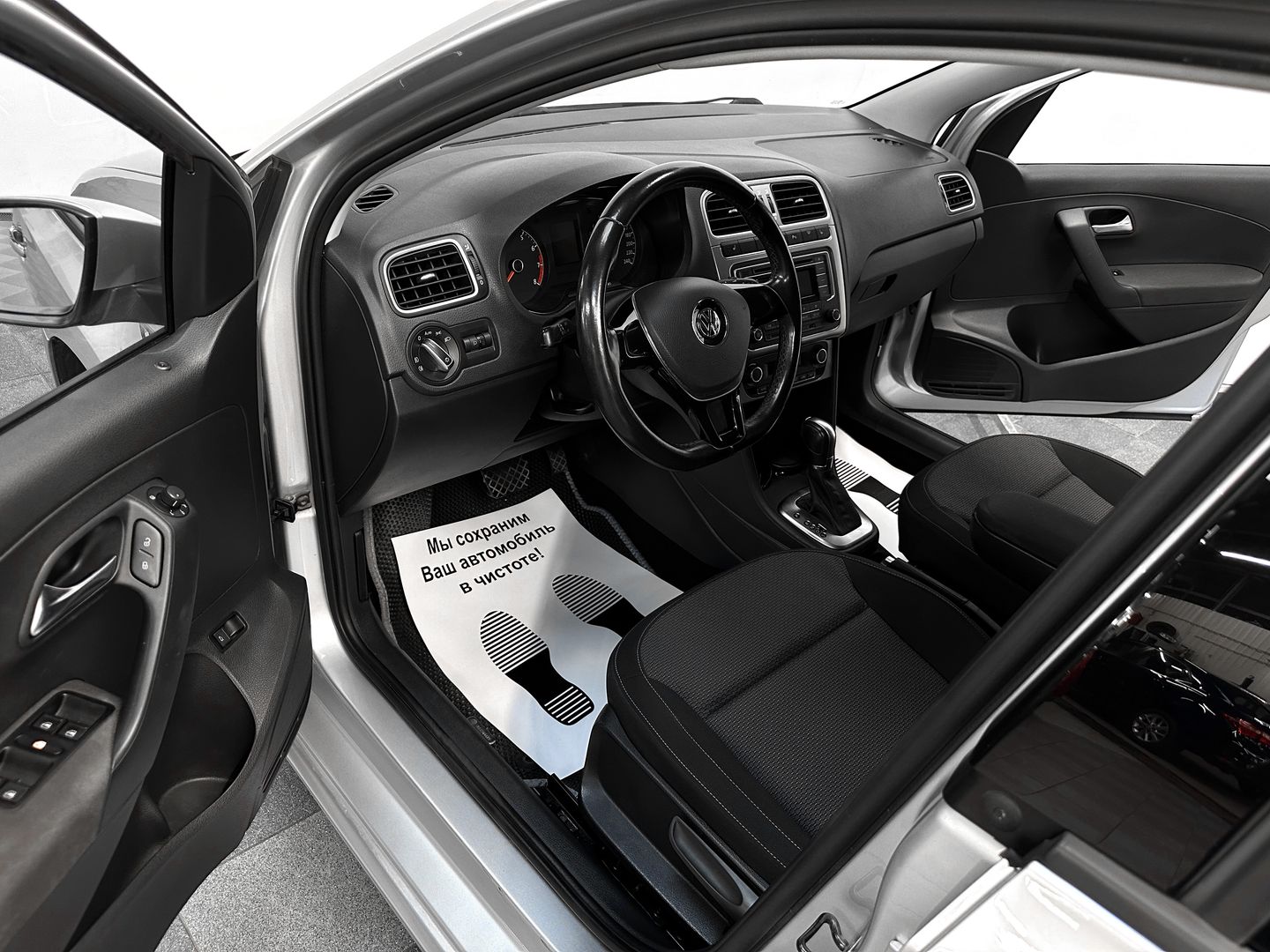 Volkswagen Polo, V Рестайлинг 1.6 AT (110 л.с.)