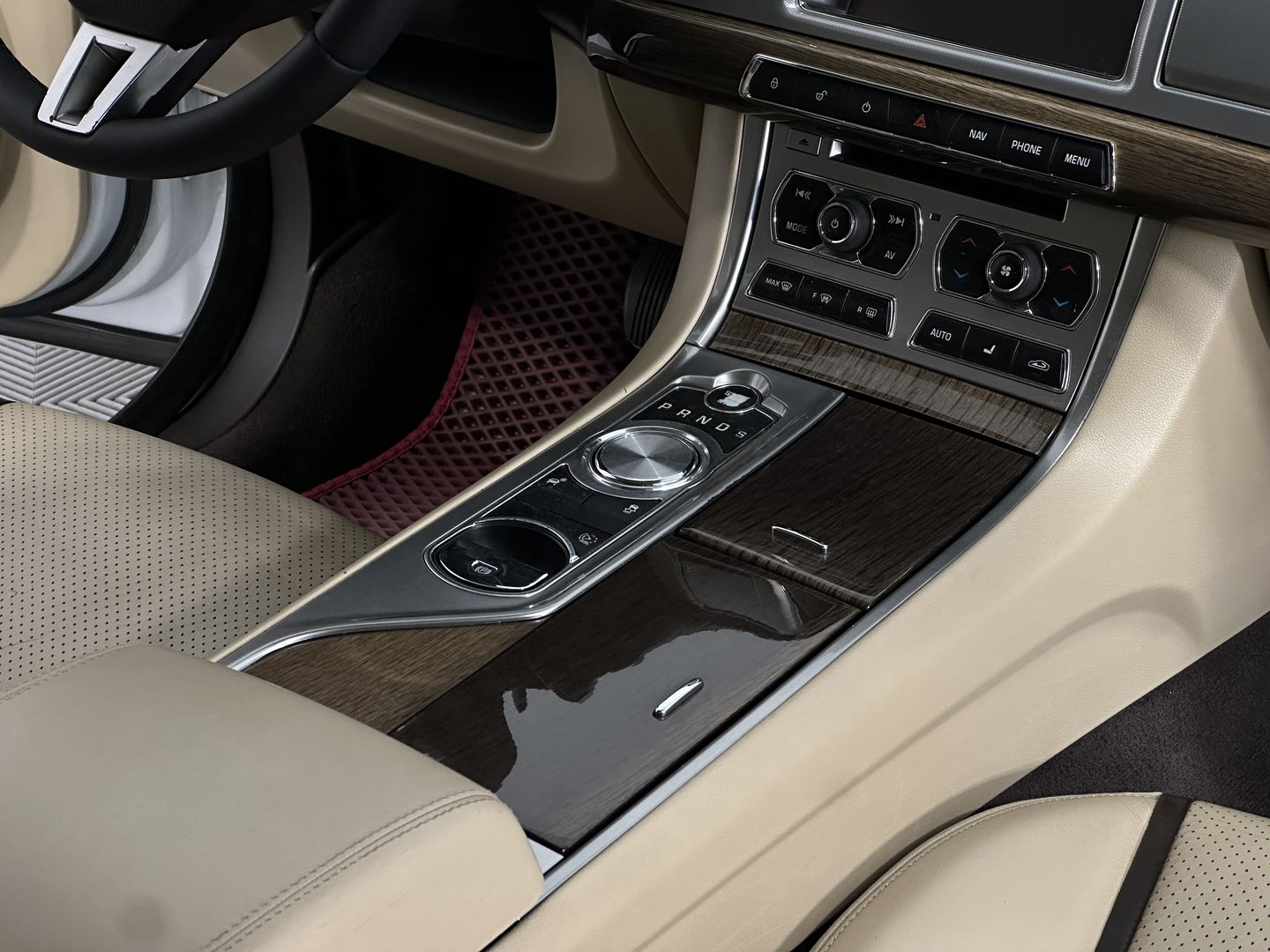 Jaguar XF, I Рестайлинг 3.0 AT (238 л.с.)