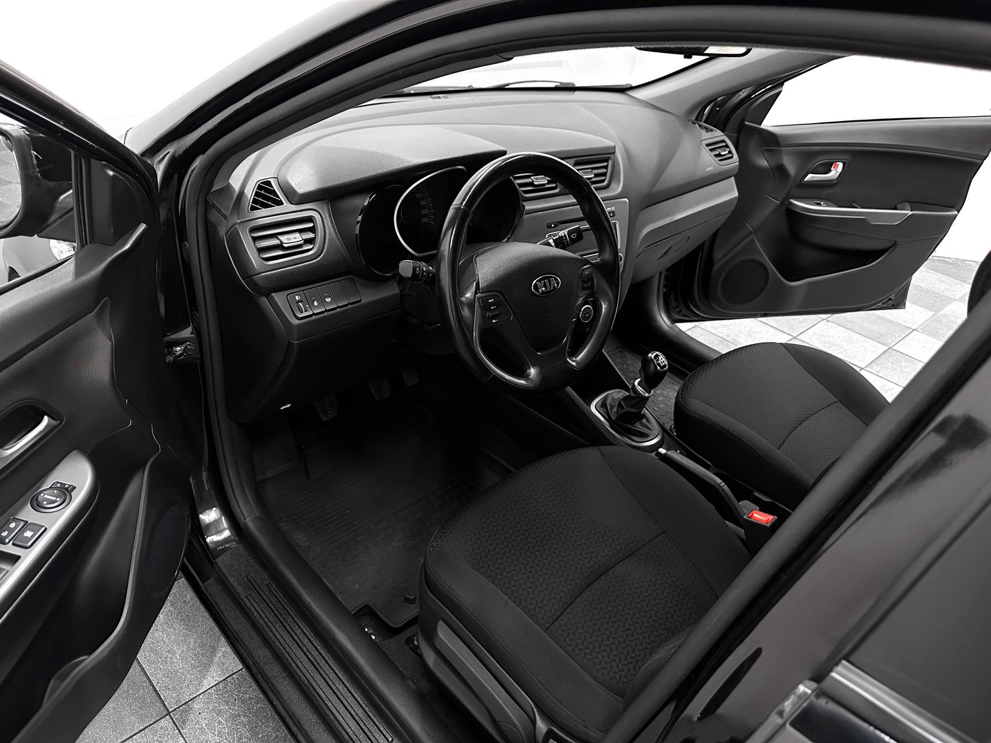 Kia Rio, III Рестайлинг 1.6 MT (123 л.с.)