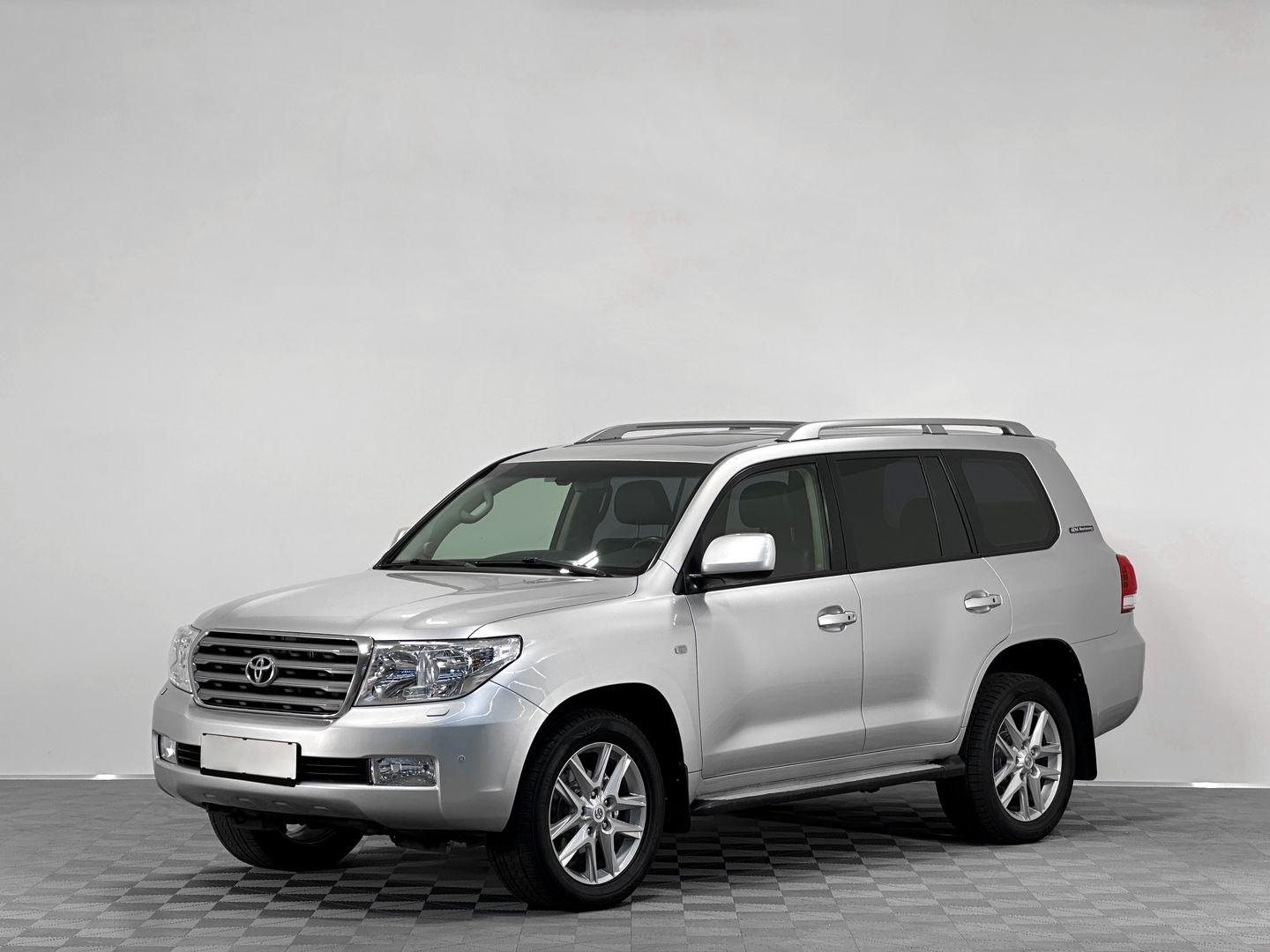 Toyota Land Cruiser, 200 Series 4.5d AT (235 л.с.) 4WD в аренду под выкуп в СПб