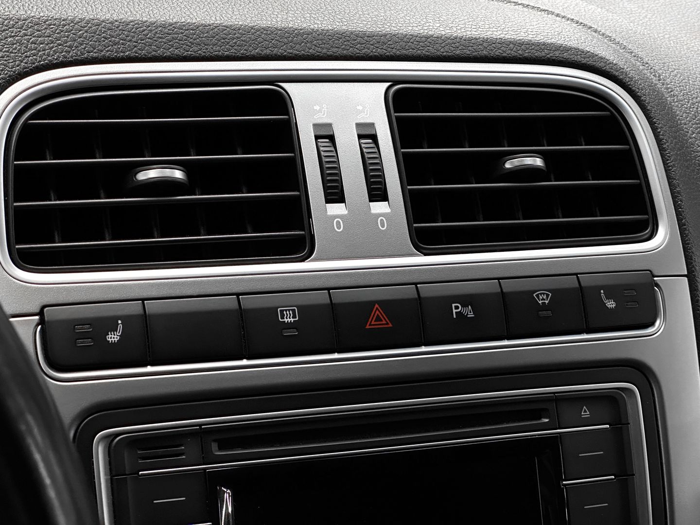 Volkswagen Polo, V Рестайлинг 1.6 AT (110 л.с.)