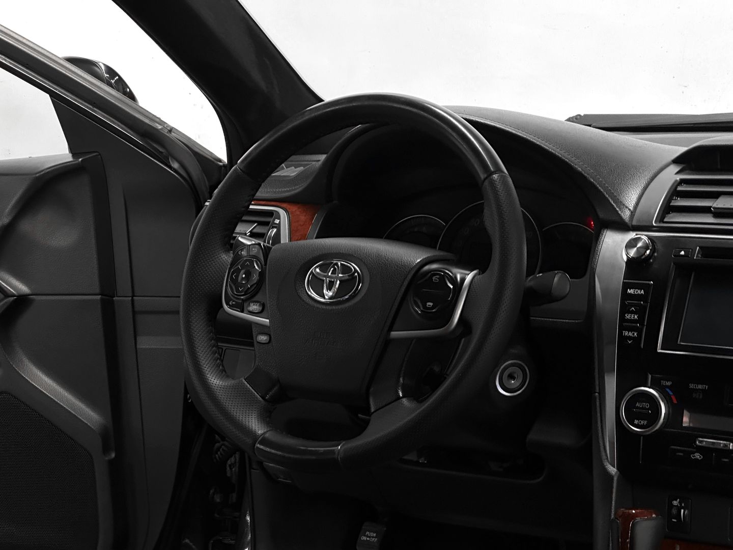 Toyota Camry, VII (XV50) 2.5 AT (181 л.с.)