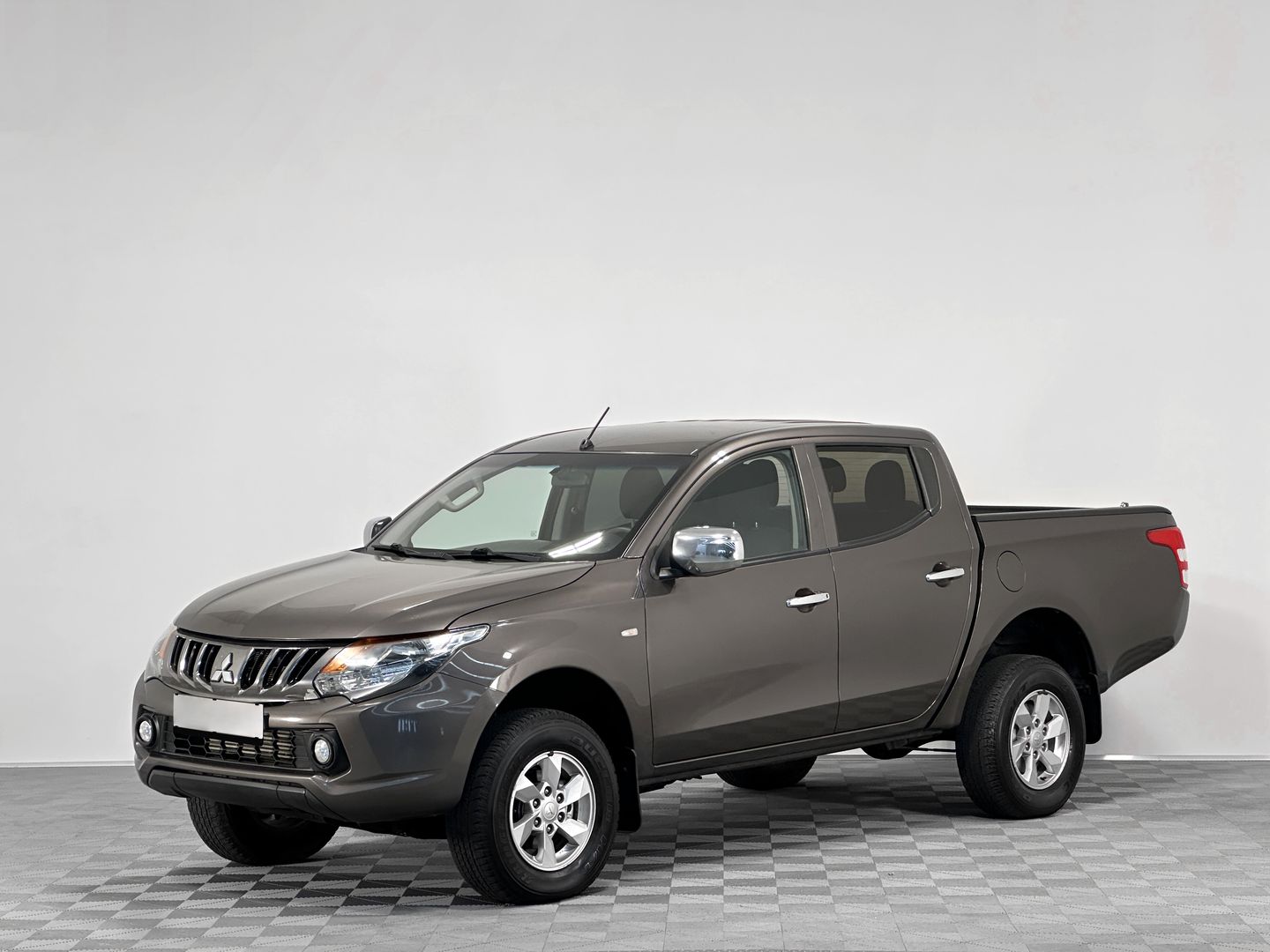 Mitsubishi L200, V 2.4d MT (154 л.с.) 4WD в аренду под выкуп в СПб