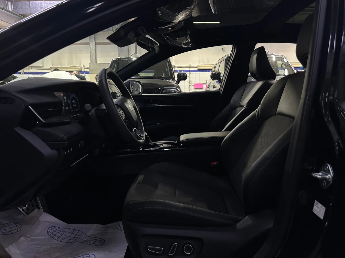Toyota Camry 2.0 CVT (173 л.с.) Deluxe