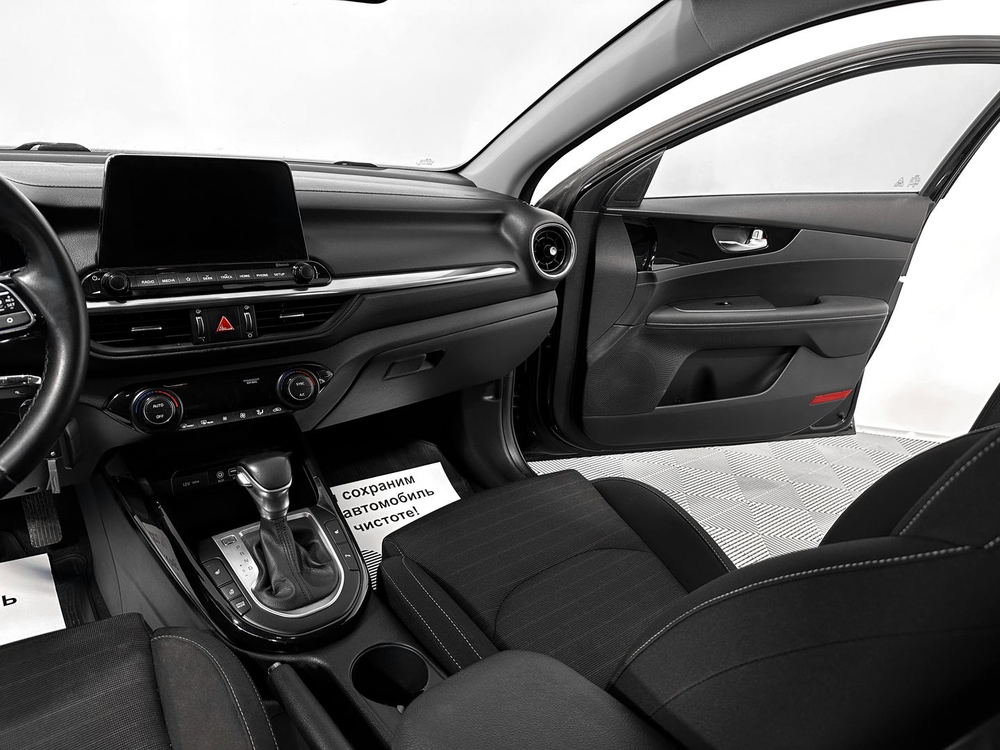 Hyundai Solaris, II Рестайлинг 1.6 AT (123 л.с.)