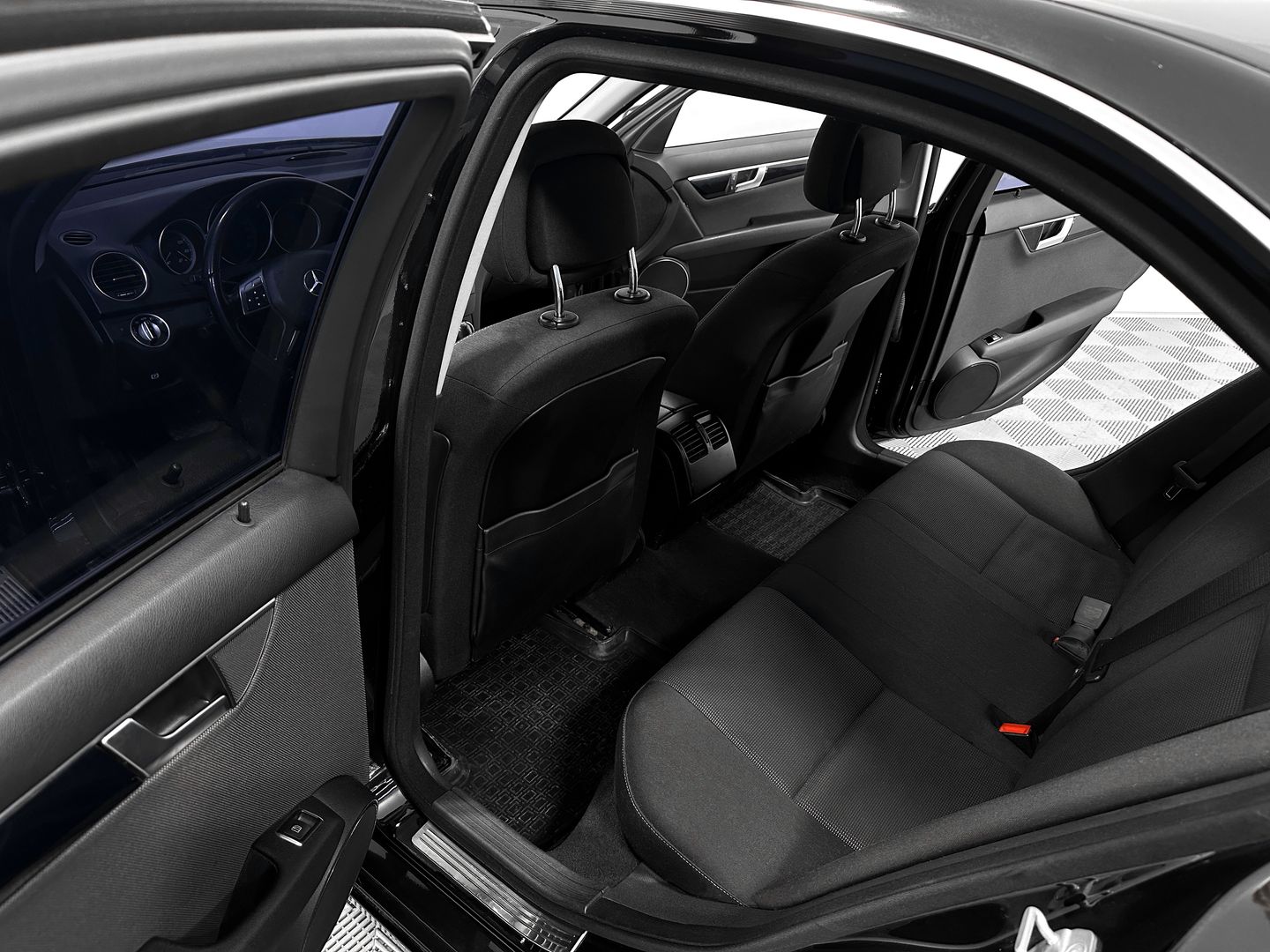 Mercedes-Benz C-Класс, III (W204) Рестайлинг 180 BlueEFFICIENCY 1.8 AT (156 л.с.)