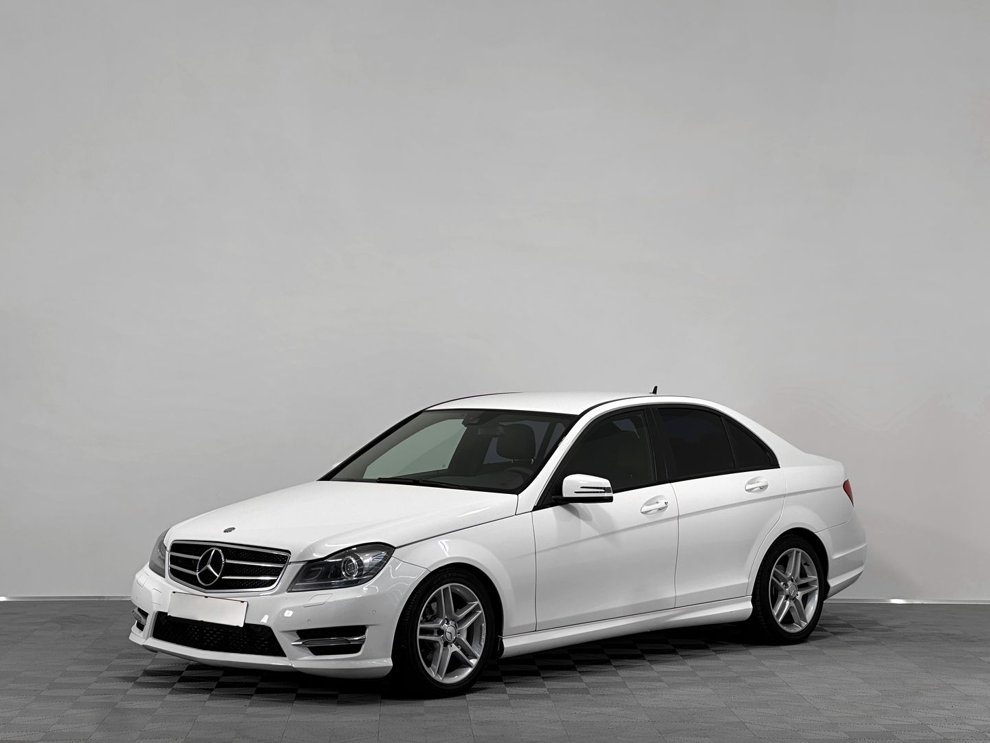 Mercedes-Benz C-Класс, III (W204) Рестайлинг 180 1.6 AT (156 л.с.) в аренду под выкуп в СПб