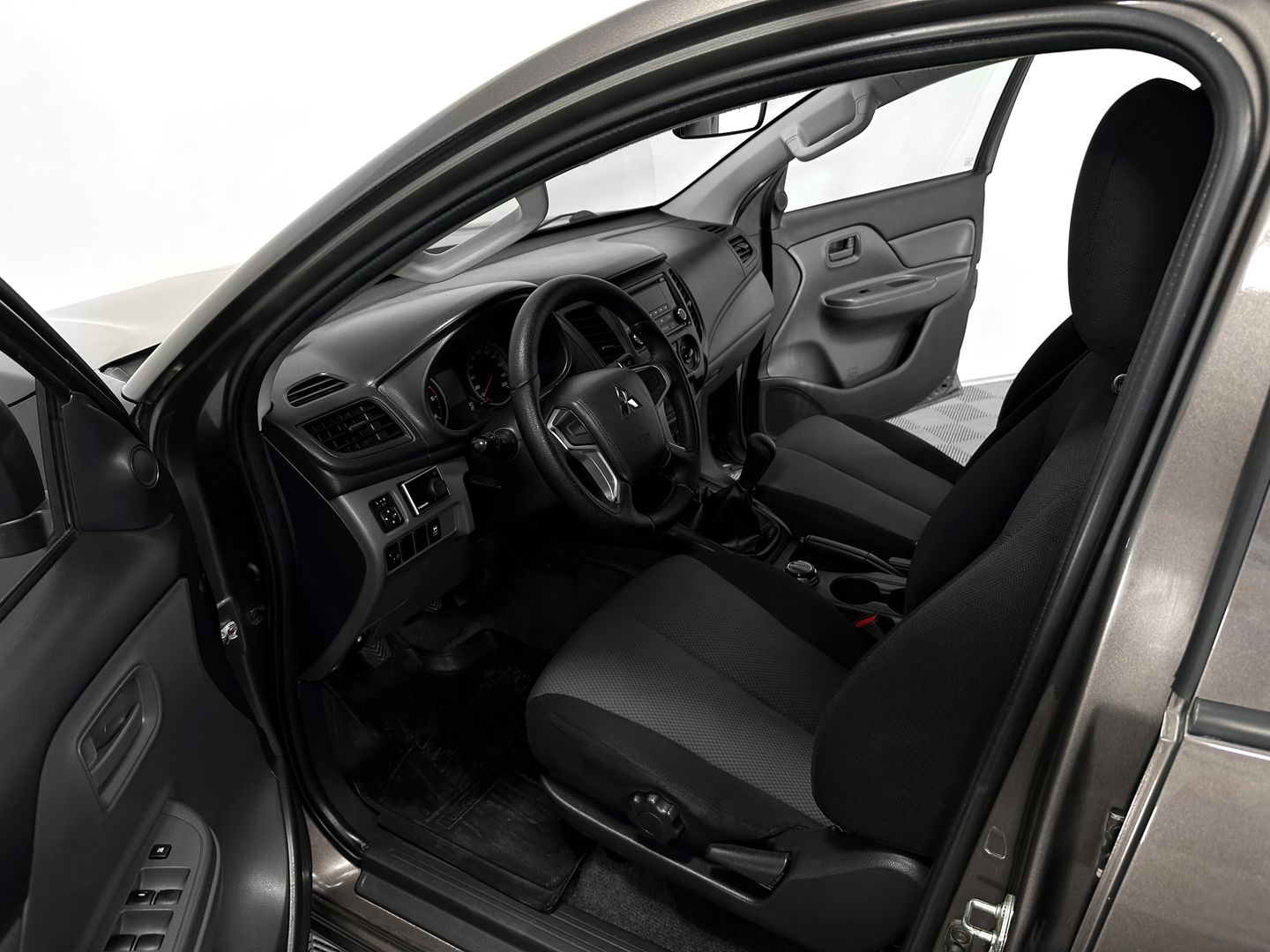 Mitsubishi L200, V 2.4d MT (154 л.с.) 4WD