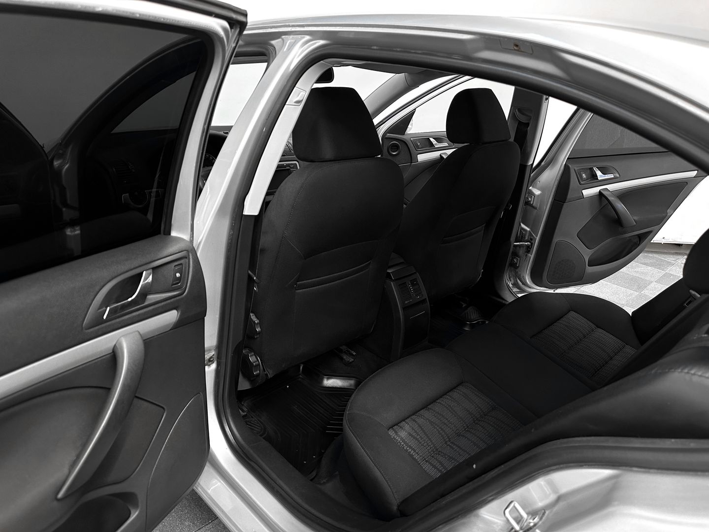 Skoda Octavia, II (A5) Рестайлинг 1.6 MT (102 л.с.)