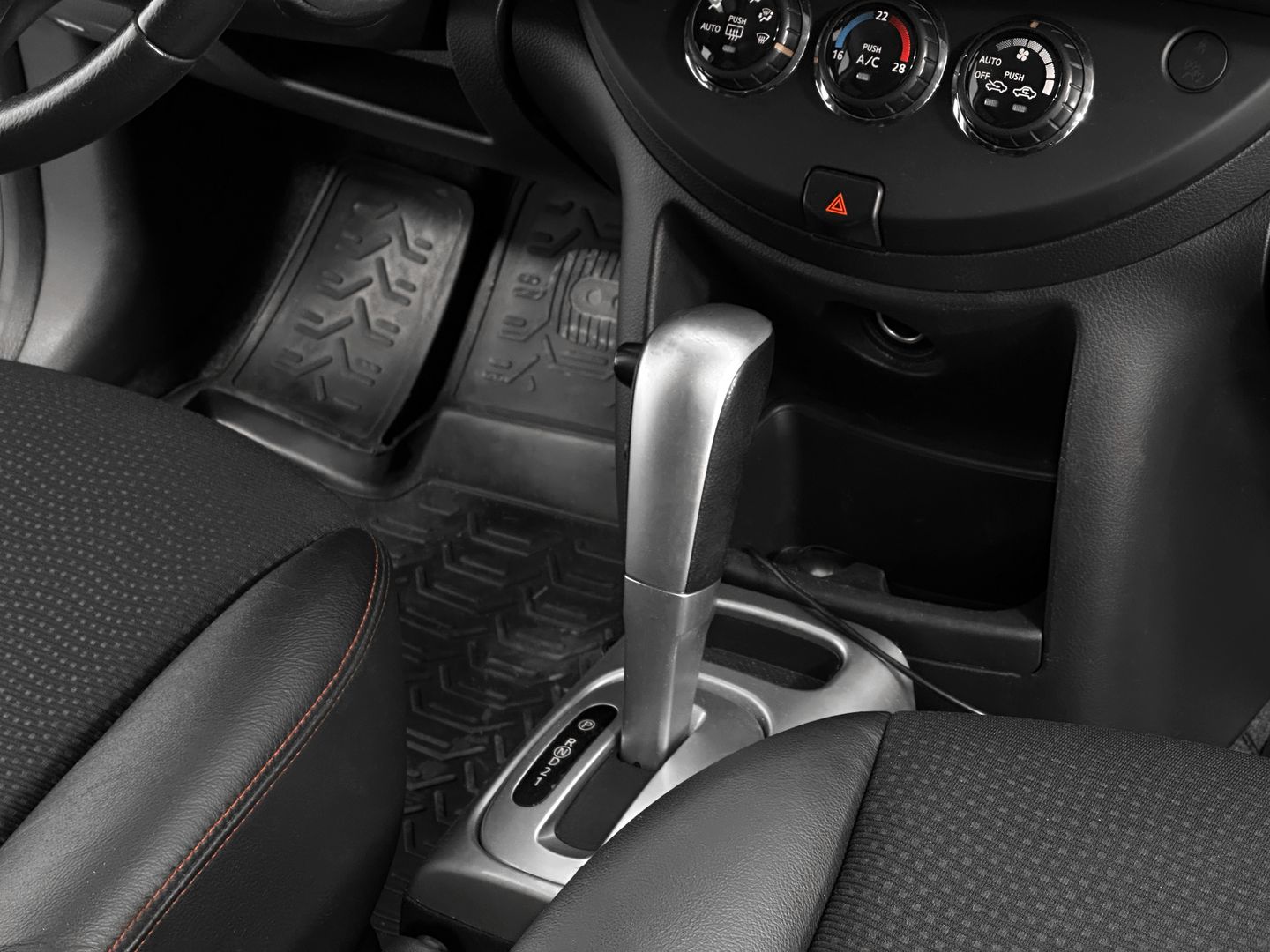 Nissan Note, I Рестайлинг 1.6 AT (110 л.с.)