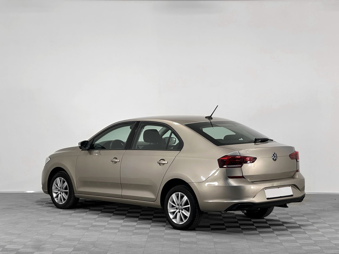 Volkswagen Polo, VI 1.6 AT (110 л.с.)