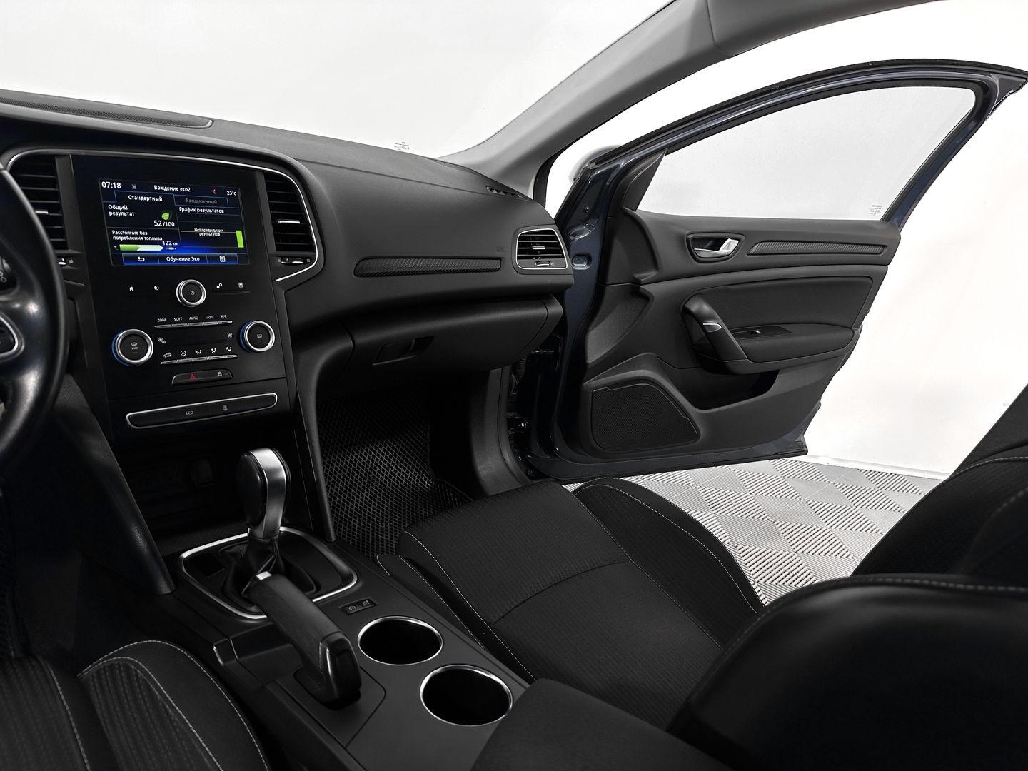 Nissan Note, I Рестайлинг 1.6 AT (110 л.с.)