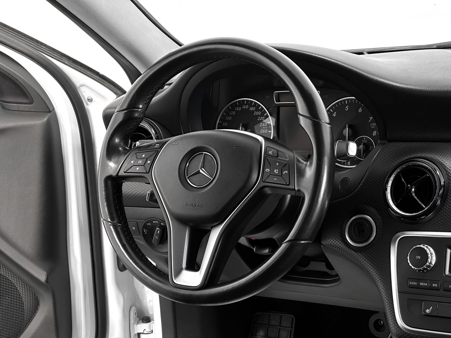 Mercedes-Benz A-Класс, III (W176) 180 1.6 AMT (122 л.с.)