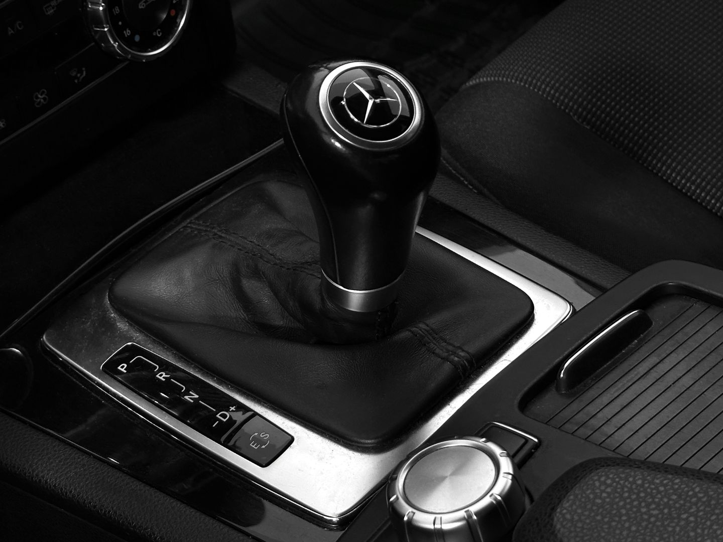 Mercedes-Benz C-Класс, III (W204) Рестайлинг 180 BlueEFFICIENCY 1.8 AT (156 л.с.)