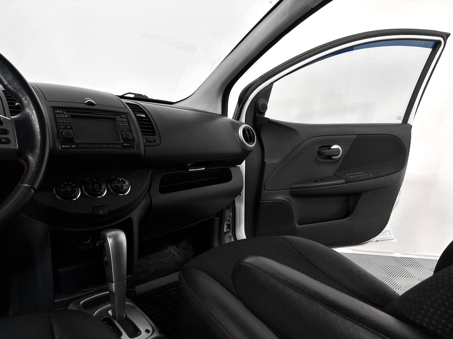 Nissan Note, I Рестайлинг 1.6 AT (110 л.с.)
