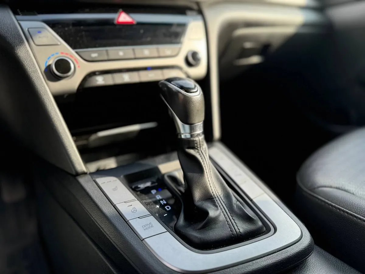 Hyundai Elantra 2.0 AT (150 л.с.) Active