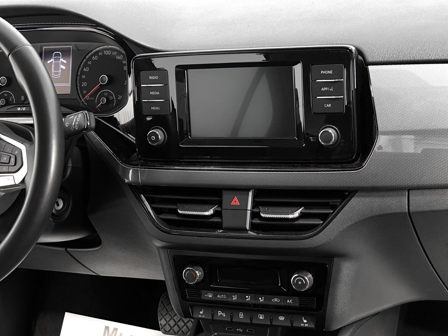 Volkswagen Polo, VI 1.6 AT (110 л.с.)