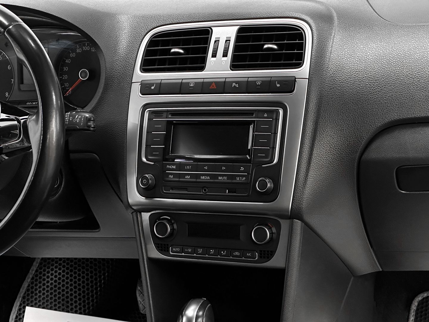 Volkswagen Polo, V Рестайлинг 1.6 AT (110 л.с.)