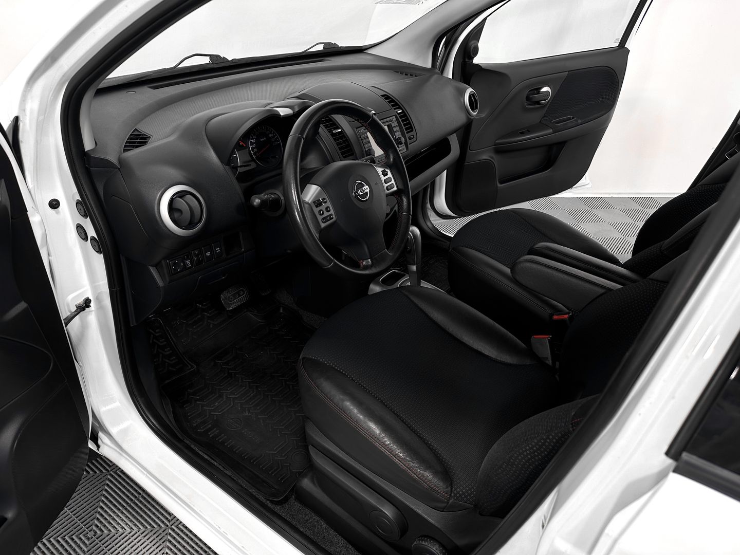 Nissan Note, I Рестайлинг 1.6 AT (110 л.с.)